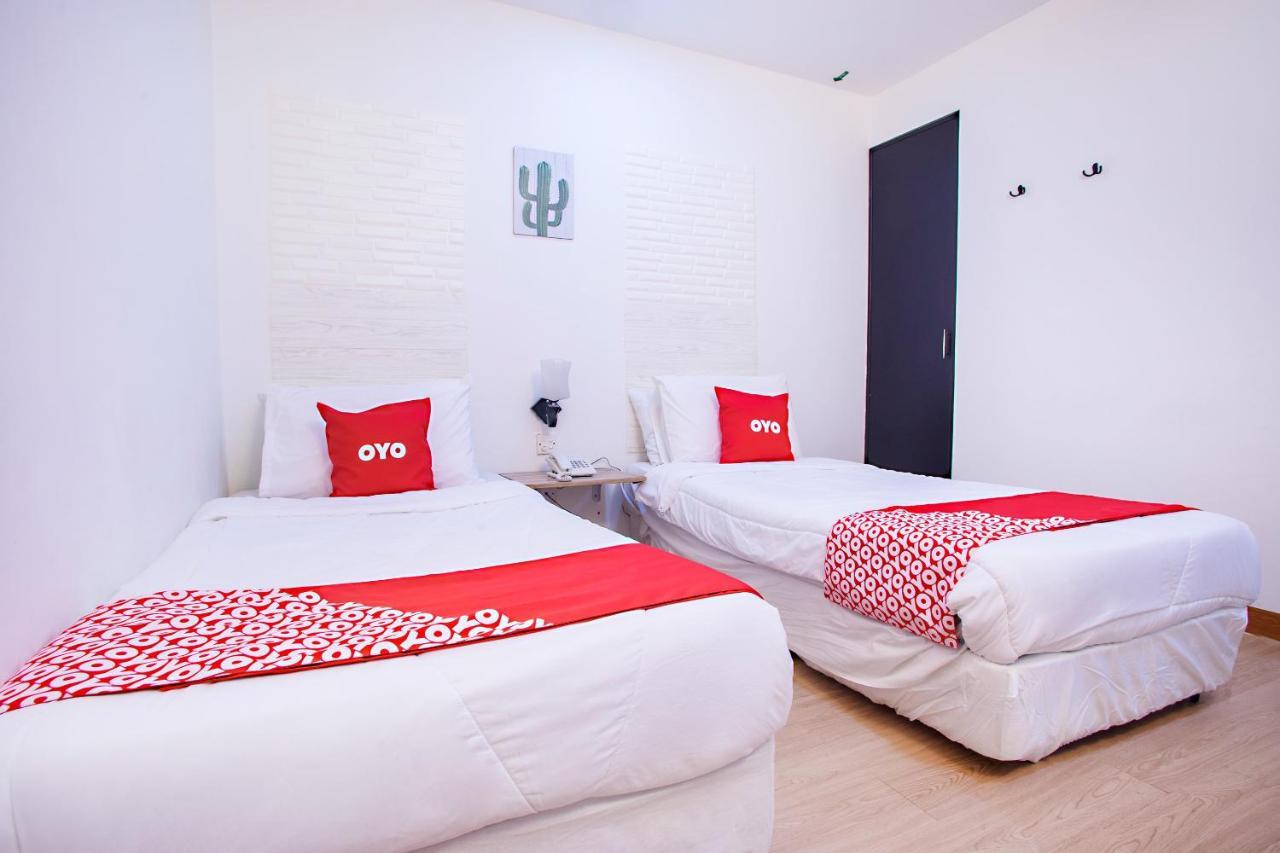 Oyo 43963 T Signature Hotel Petaling Jaya Exterior foto