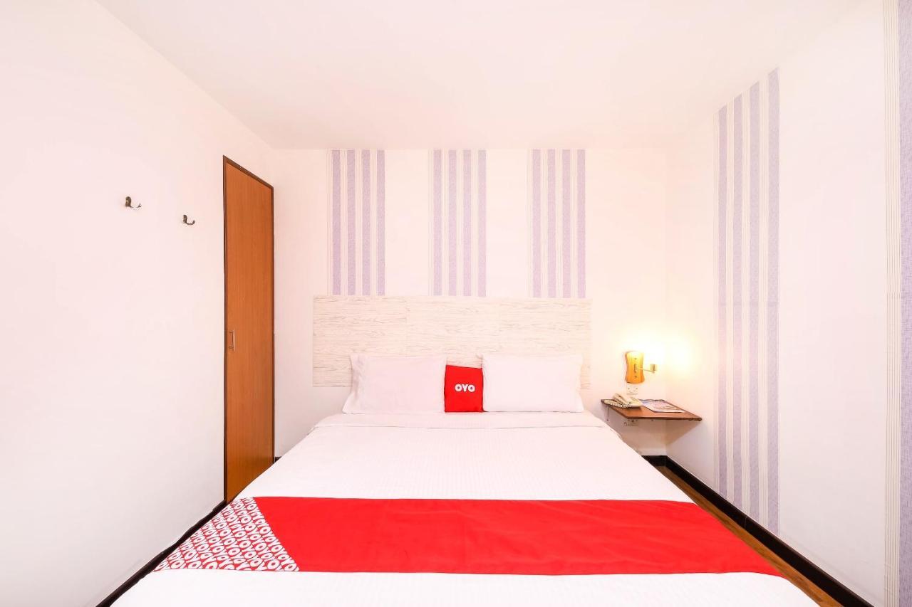 Oyo 43963 T Signature Hotel Petaling Jaya Exterior foto