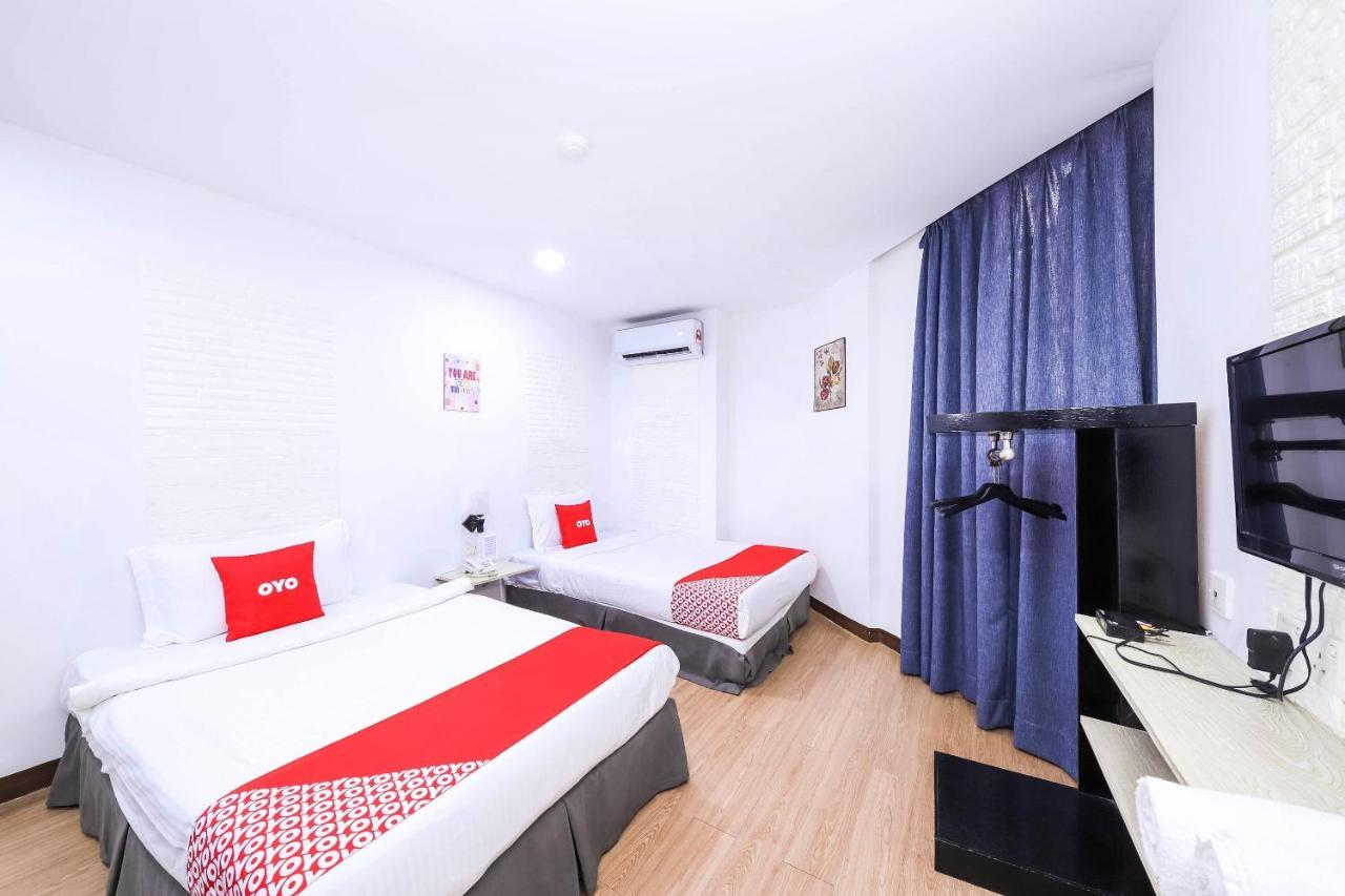 Oyo 43963 T Signature Hotel Petaling Jaya Exterior foto