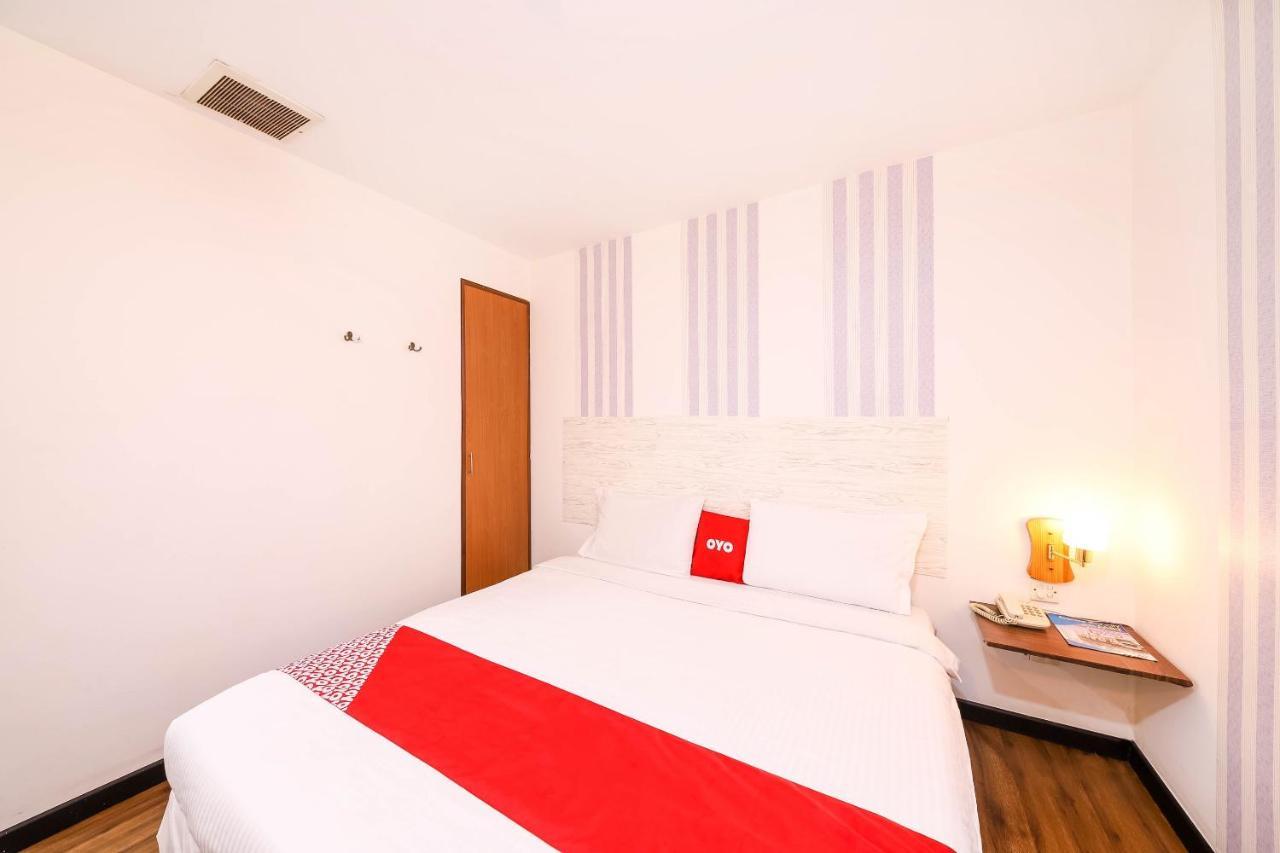 Oyo 43963 T Signature Hotel Petaling Jaya Exterior foto