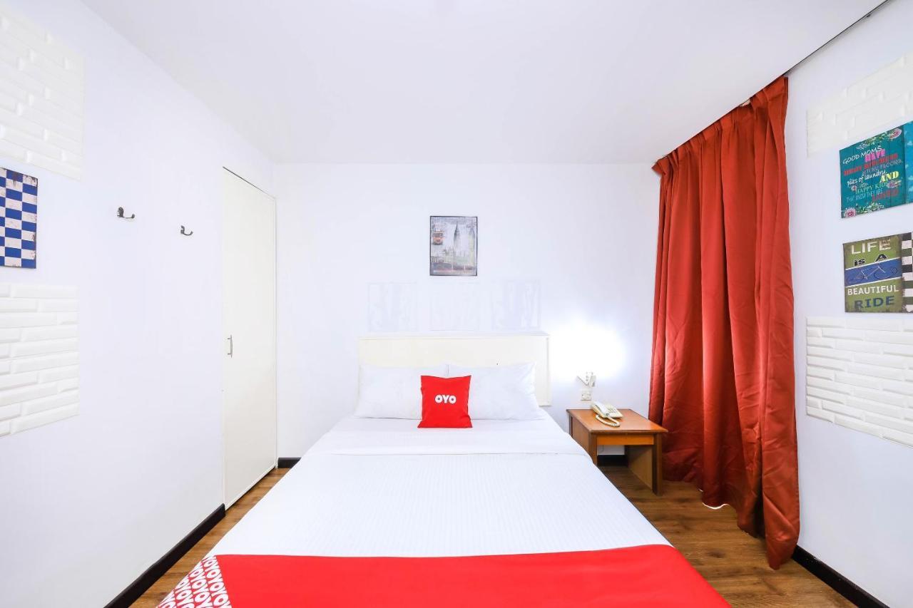Oyo 43963 T Signature Hotel Petaling Jaya Exterior foto