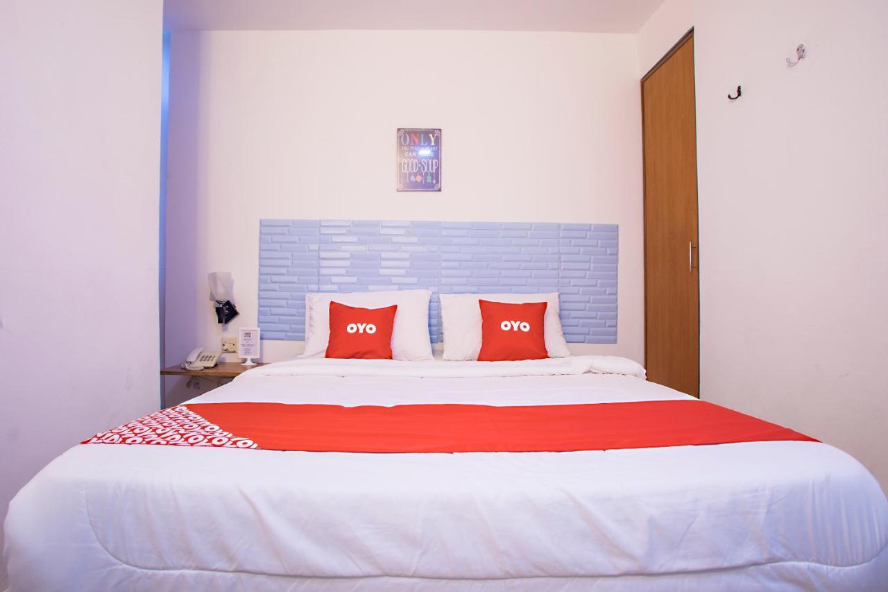 Oyo 43963 T Signature Hotel Petaling Jaya Exterior foto