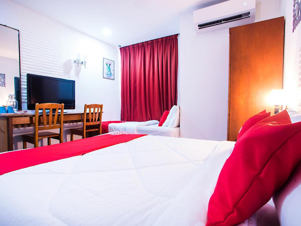 Oyo 43963 T Signature Hotel Petaling Jaya Exterior foto