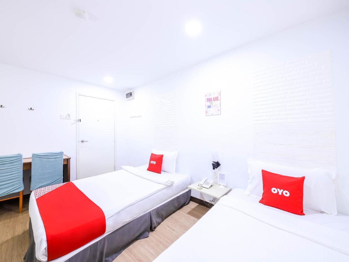 Oyo 43963 T Signature Hotel Petaling Jaya Exterior foto